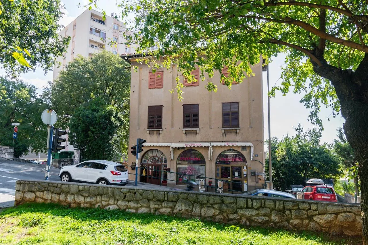 Apartments With Wifi Rijeka - 16455