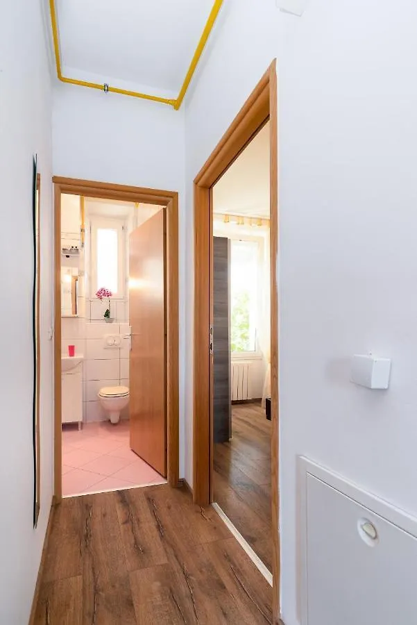 Apartments With Wifi Rijeka - 16455