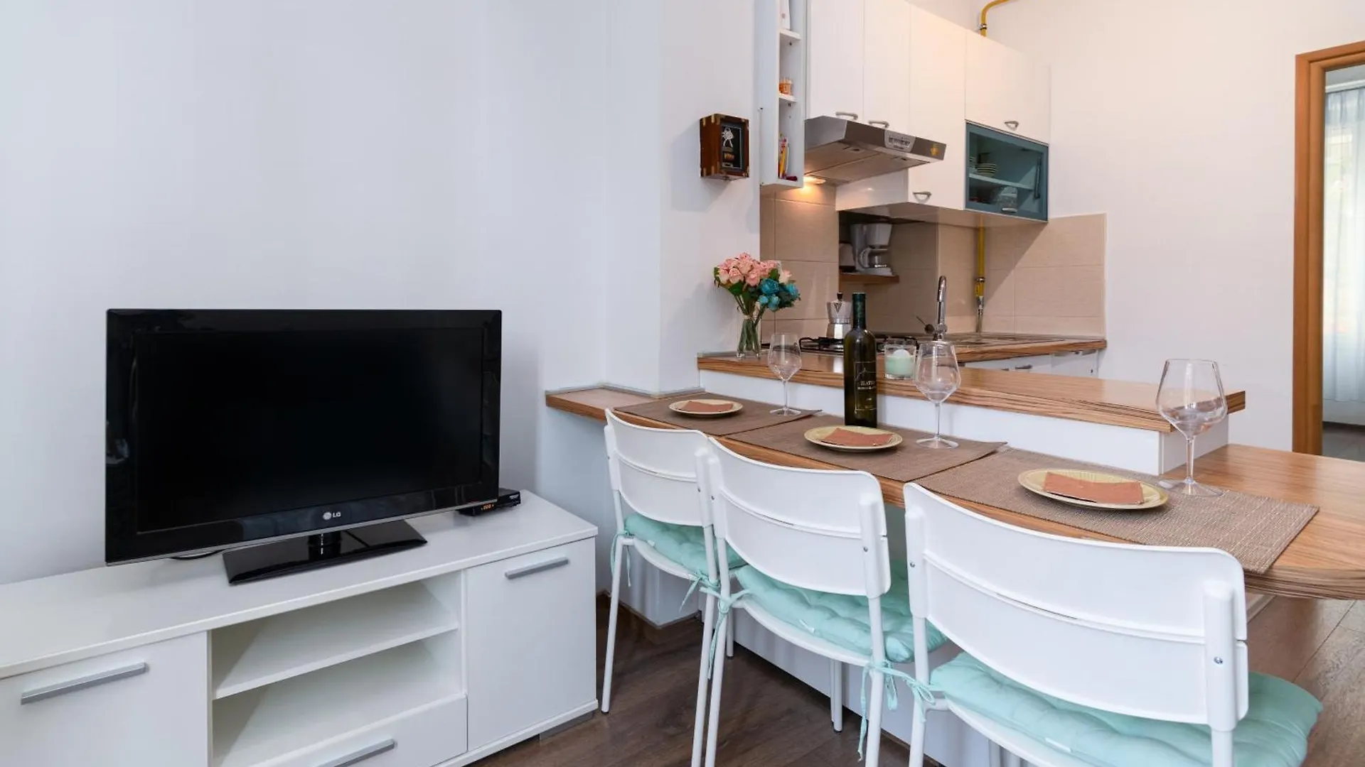 Apartments With Wifi Rijeka - 16455